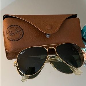 Black/Gold Aviator Ray Bans